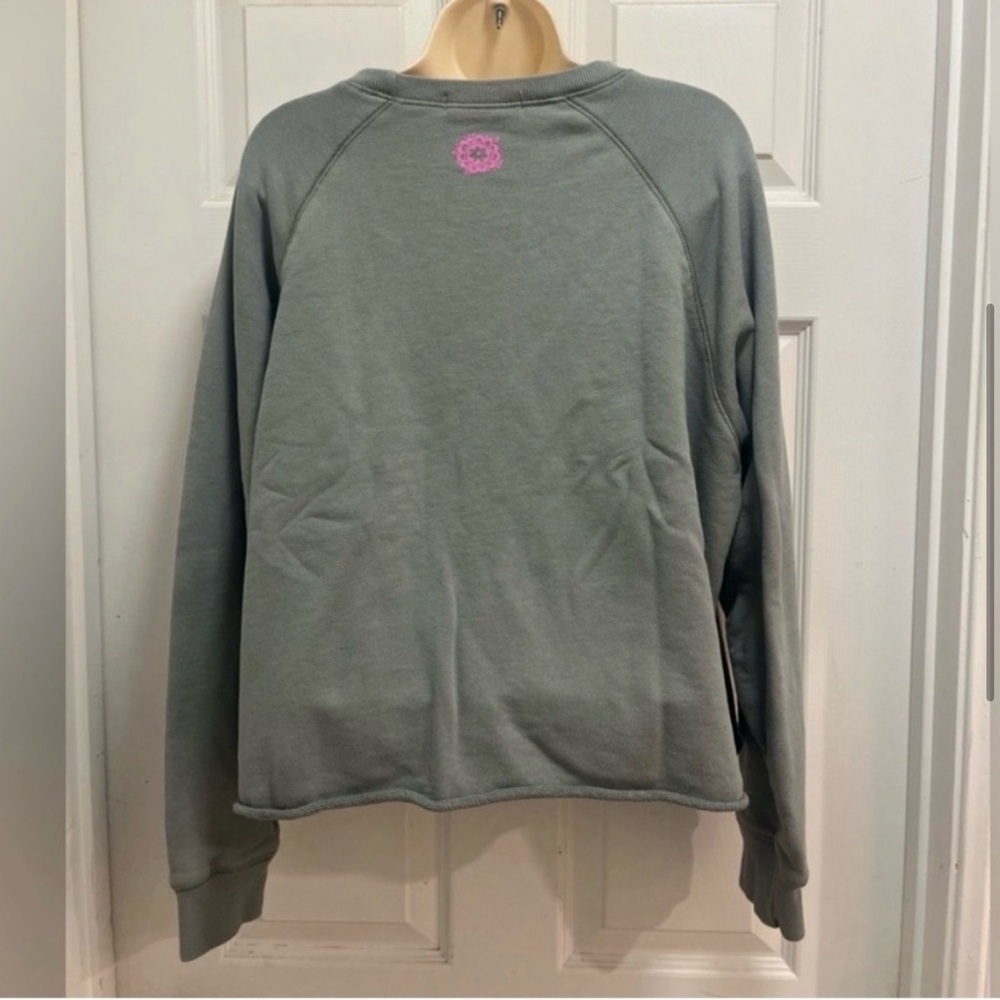 Natural Life Love Floral Print Sage Green Raglan Cropped Sweatshirt - Med - EUC - Picture 5 of 7